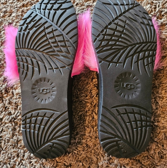 Hot Pink Fuzzy Fur UGG slides slippers - Picture 4 of 4